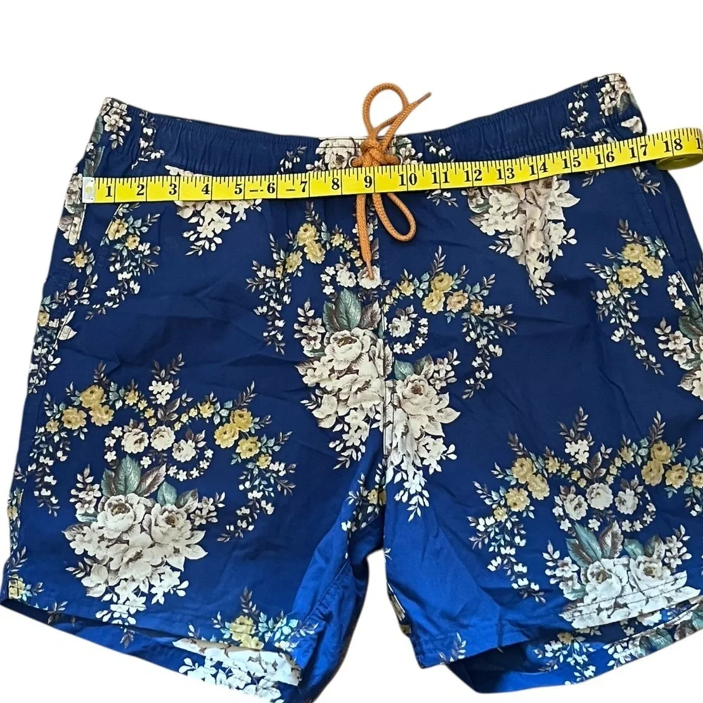 J Crew Men's Blue Floral Dock Shorts, Size Large